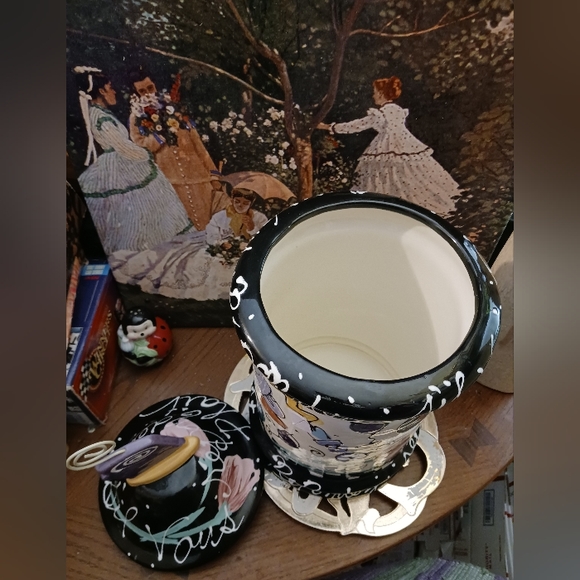 🍪PARIS Whimsical Ceramic Cookie Parisian Motif Canister,The Perfect Gift.🎁 - Picture 10 of 16